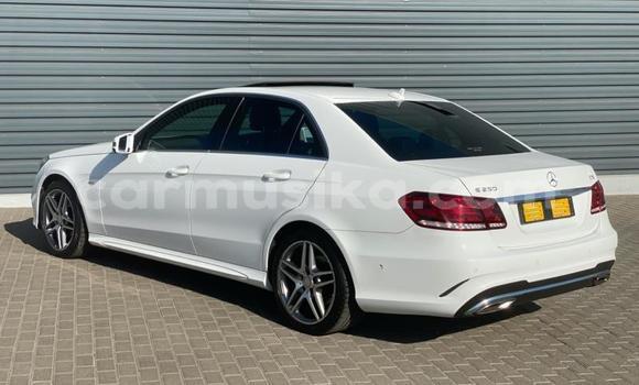Acheter Occasion Voiture Mercedes‒Benz E–Class Blanc à Beitbridge, Matabeleland South Acheter Occasion Voiture Mercedes‒Benz E–Class Blanc à Beitbridge, Matabeleland South