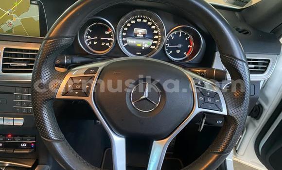 Acheter Occasion Voiture Mercedes‒Benz E–Class Blanc à Beitbridge, Matabeleland South Acheter Occasion Voiture Mercedes‒Benz E–Class Blanc à Beitbridge, Matabeleland South