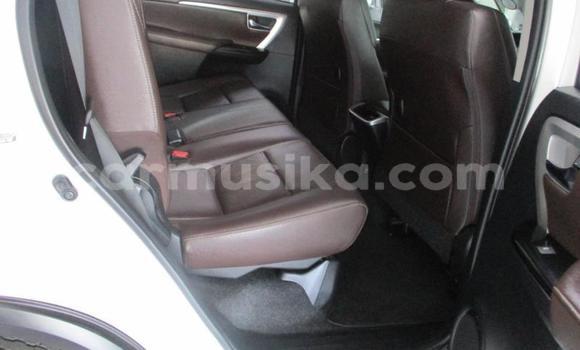Acheter Occasion Voiture Toyota Fortuner Blanc à Belvédère, Harare Acheter Occasion Voiture Toyota Fortuner Blanc à Belvédère, Harare