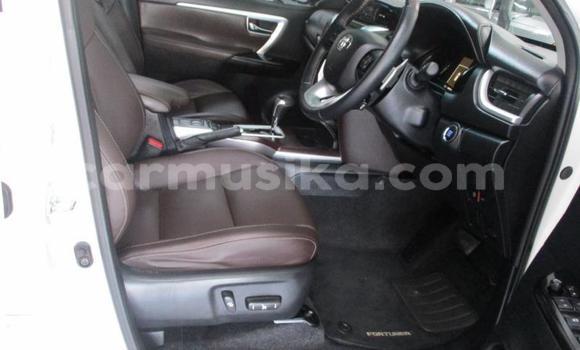 Acheter Occasion Voiture Toyota Fortuner Blanc à Belvédère, Harare Acheter Occasion Voiture Toyota Fortuner Blanc à Belvédère, Harare