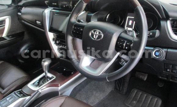 Acheter Occasion Voiture Toyota Fortuner Blanc à Belvédère, Harare Acheter Occasion Voiture Toyota Fortuner Blanc à Belvédère, Harare