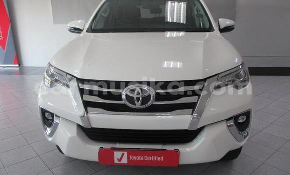 Acheter Occasion Voiture Toyota Fortuner Blanc à Belvédère, Harare Acheter Occasion Voiture Toyota Fortuner Blanc à Belvédère, Harare