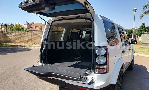 Tenga Tsaru Land Rover Discovery Chena Mota in Beitbridge in Matabeleland South Tenga Tsaru Land Rover Discovery Chena Mota in Beitbridge in Matabeleland South