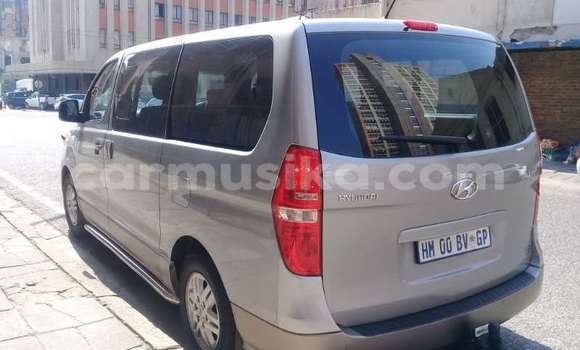 Nunua Ilio tumika Hyundai H1 Fedha Gari ndani ya Beitbridge nchini Matabeleland Kusini Nunua Ilio tumika Hyundai H1 Fedha Gari ndani ya Beitbridge nchini Matabeleland Kusini