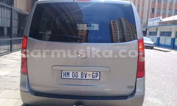 Nunua Ilio tumika Hyundai H1 Fedha Gari ndani ya Beitbridge nchini Matabeleland Kusini Nunua Ilio tumika Hyundai H1 Fedha Gari ndani ya Beitbridge nchini Matabeleland Kusini