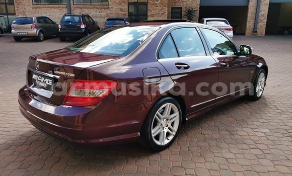 Acheter Occasion Voiture Mercedes‒Benz C–Class Rouge à Beitbridge, Matabeleland South Acheter Occasion Voiture Mercedes‒Benz C–Class Rouge à Beitbridge, Matabeleland South