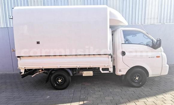 Acheter Occasion Utilitaire Hyundai H200 Blanc à Masvingo, Masvingo Acheter Occasion Utilitaire Hyundai H200 Blanc à Masvingo, Masvingo