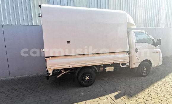 Acheter Occasion Utilitaire Hyundai H200 Blanc à Masvingo, Masvingo Acheter Occasion Utilitaire Hyundai H200 Blanc à Masvingo, Masvingo