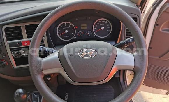Acheter Occasion Utilitaire Hyundai H200 Blanc à Masvingo, Masvingo Acheter Occasion Utilitaire Hyundai H200 Blanc à Masvingo, Masvingo