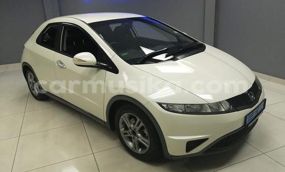 Nunua Ilio tumika Honda Civic Nyeupe Gari ndani ya Bulawayo nchini Bulawayo