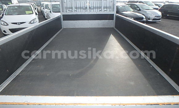 Nunua Ilio tumika Toyota Dyna Fedha Gari ndani ya Beitbridge nchini Matabeleland Kusini Nunua Ilio tumika Toyota Dyna Fedha Gari ndani ya Beitbridge nchini Matabeleland Kusini