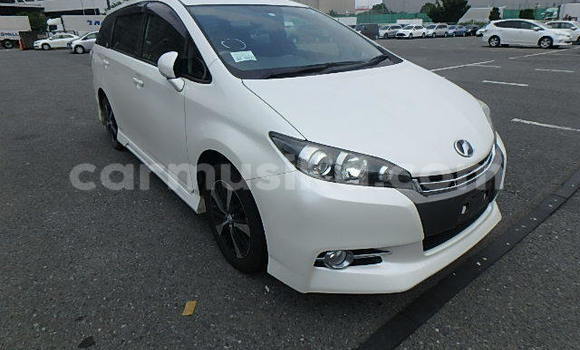 Buy Used Toyota Wish White Car in Beitbridge in Matabeleland South
