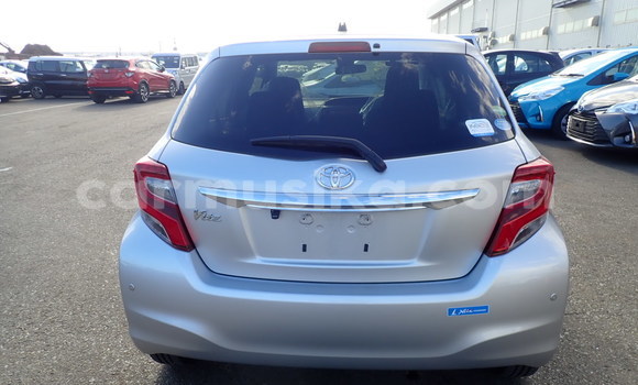 Acheter Occasion Voiture Toyota Vitz Gris à Beitbridge, Matabeleland South Acheter Occasion Voiture Toyota Vitz Gris à Beitbridge, Matabeleland South