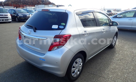 Acheter Occasion Voiture Toyota Vitz Gris à Beitbridge, Matabeleland South Acheter Occasion Voiture Toyota Vitz Gris à Beitbridge, Matabeleland South