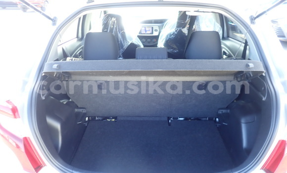 Acheter Occasion Voiture Toyota Vitz Gris à Beitbridge, Matabeleland South Acheter Occasion Voiture Toyota Vitz Gris à Beitbridge, Matabeleland South