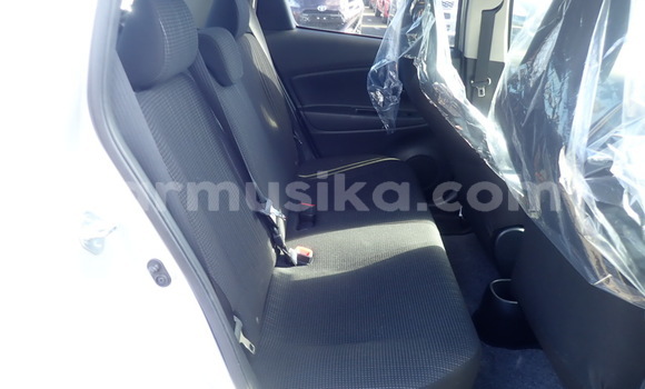 Acheter Occasion Voiture Toyota Vitz Gris à Beitbridge, Matabeleland South Acheter Occasion Voiture Toyota Vitz Gris à Beitbridge, Matabeleland South