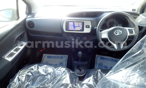 Acheter Occasion Voiture Toyota Vitz Gris à Beitbridge, Matabeleland South Acheter Occasion Voiture Toyota Vitz Gris à Beitbridge, Matabeleland South