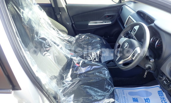 Acheter Occasion Voiture Toyota Vitz Gris à Beitbridge, Matabeleland South Acheter Occasion Voiture Toyota Vitz Gris à Beitbridge, Matabeleland South