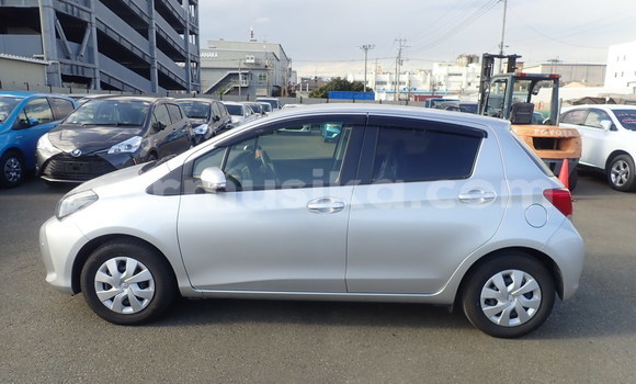 Acheter Occasion Voiture Toyota Vitz Gris à Beitbridge, Matabeleland South Acheter Occasion Voiture Toyota Vitz Gris à Beitbridge, Matabeleland South