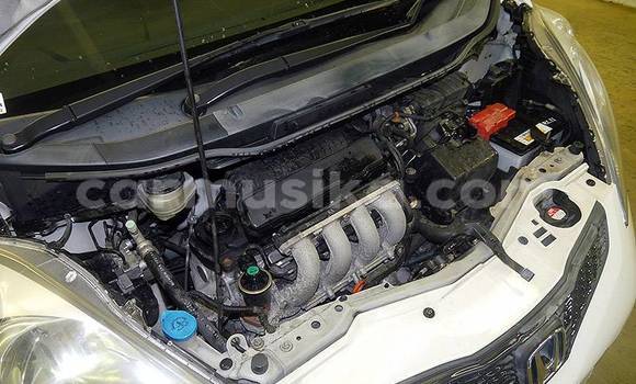 Acheter Occasion Voiture Honda Fit Blanc à Beitbridge, Matabeleland South Acheter Occasion Voiture Honda Fit Blanc à Beitbridge, Matabeleland South