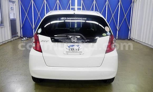 Acheter Occasion Voiture Honda Fit Blanc à Beitbridge, Matabeleland South Acheter Occasion Voiture Honda Fit Blanc à Beitbridge, Matabeleland South