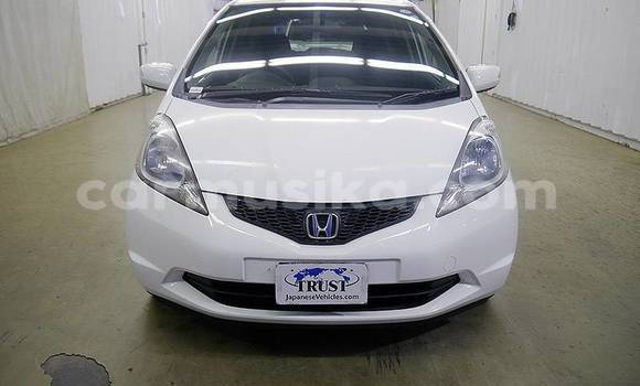 Acheter Occasion Voiture Honda Fit Blanc à Beitbridge, Matabeleland South Acheter Occasion Voiture Honda Fit Blanc à Beitbridge, Matabeleland South