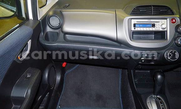 Acheter Occasion Voiture Honda Fit Blanc à Beitbridge, Matabeleland South Acheter Occasion Voiture Honda Fit Blanc à Beitbridge, Matabeleland South