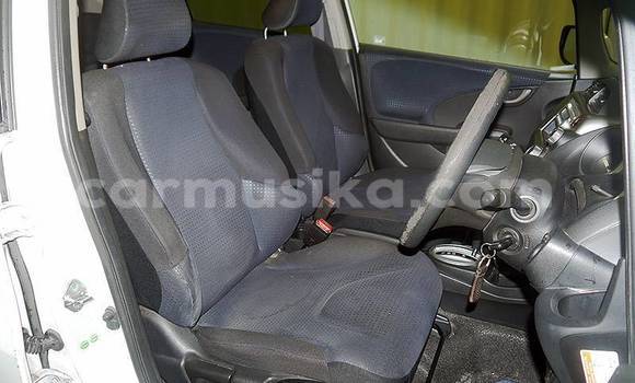 Acheter Occasion Voiture Honda Fit Blanc à Beitbridge, Matabeleland South Acheter Occasion Voiture Honda Fit Blanc à Beitbridge, Matabeleland South