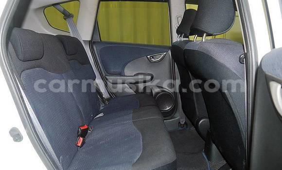 Acheter Occasion Voiture Honda Fit Blanc à Beitbridge, Matabeleland South Acheter Occasion Voiture Honda Fit Blanc à Beitbridge, Matabeleland South