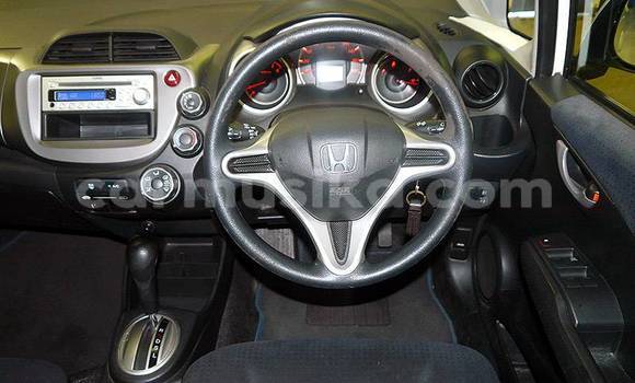 Acheter Occasion Voiture Honda Fit Blanc à Beitbridge, Matabeleland South Acheter Occasion Voiture Honda Fit Blanc à Beitbridge, Matabeleland South