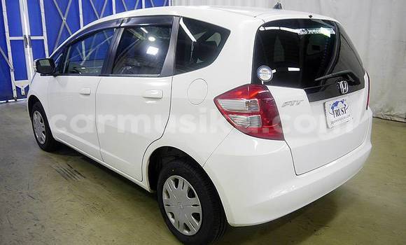 Acheter Occasion Voiture Honda Fit Blanc à Beitbridge, Matabeleland South Acheter Occasion Voiture Honda Fit Blanc à Beitbridge, Matabeleland South