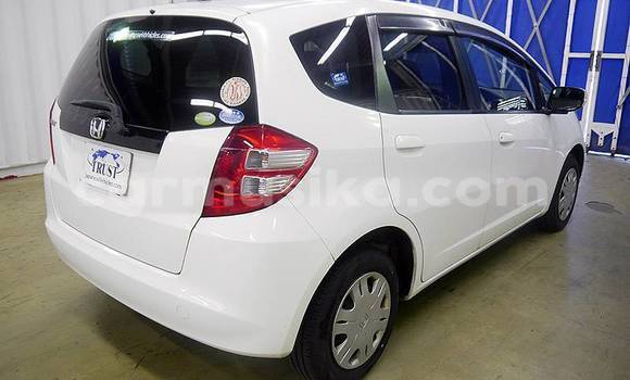 Acheter Occasion Voiture Honda Fit Blanc à Beitbridge, Matabeleland South Acheter Occasion Voiture Honda Fit Blanc à Beitbridge, Matabeleland South
