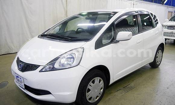 Acheter Occasion Voiture Honda Fit Blanc à Beitbridge, Matabeleland South Acheter Occasion Voiture Honda Fit Blanc à Beitbridge, Matabeleland South