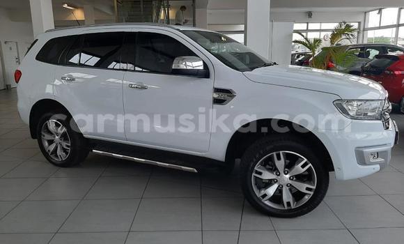 Nunua Ilio tumika Ford Everest Nyeupe Gari ndani ya Harare nchini Harare Nunua Ilio tumika Ford Everest Nyeupe Gari ndani ya Harare nchini Harare