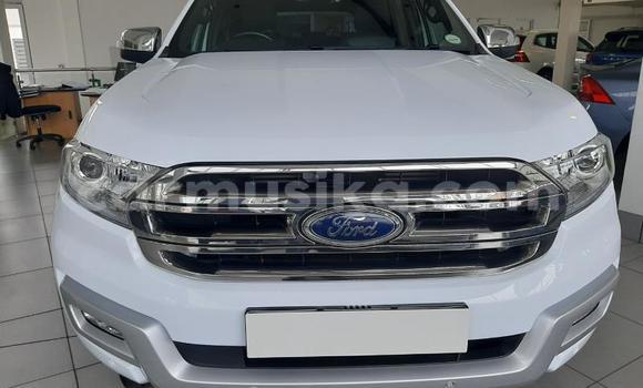 Nunua Ilio tumika Ford Everest Nyeupe Gari ndani ya Harare nchini Harare Nunua Ilio tumika Ford Everest Nyeupe Gari ndani ya Harare nchini Harare