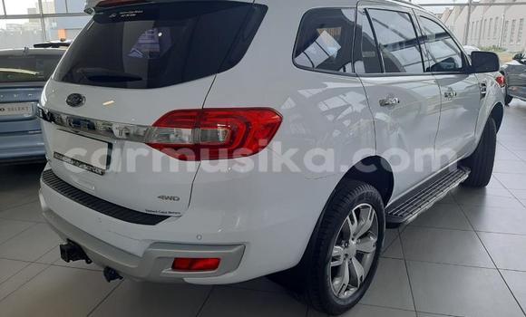 Nunua Ilio tumika Ford Everest Nyeupe Gari ndani ya Harare nchini Harare Nunua Ilio tumika Ford Everest Nyeupe Gari ndani ya Harare nchini Harare