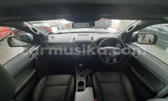 Nunua Ilio tumika Ford Everest Nyeupe Gari ndani ya Harare nchini Harare Nunua Ilio tumika Ford Everest Nyeupe Gari ndani ya Harare nchini Harare