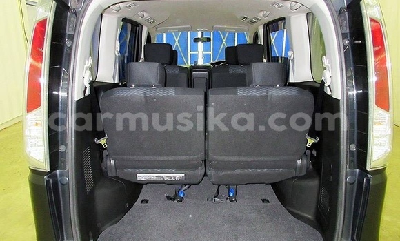 Acheter Occasion Voiture Nissan Serena Bleu à Beitbridge, Matabeleland South Acheter Occasion Voiture Nissan Serena Bleu à Beitbridge, Matabeleland South