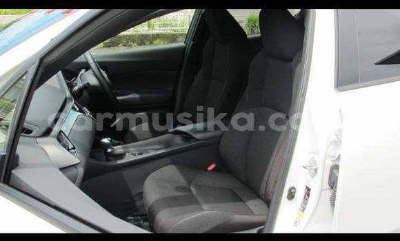 Nunua Ilio tumika Toyota C-HR Nyeupe Gari ndani ya Beitbridge nchini Matabeleland Kusini Nunua Ilio tumika Toyota C-HR Nyeupe Gari ndani ya Beitbridge nchini Matabeleland Kusini