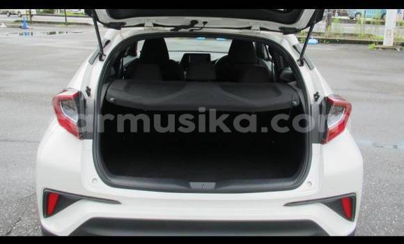 Nunua Ilio tumika Toyota C-HR Nyeupe Gari ndani ya Beitbridge nchini Matabeleland Kusini Nunua Ilio tumika Toyota C-HR Nyeupe Gari ndani ya Beitbridge nchini Matabeleland Kusini