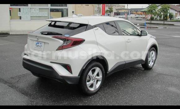Nunua Ilio tumika Toyota C-HR Nyeupe Gari ndani ya Beitbridge nchini Matabeleland Kusini Nunua Ilio tumika Toyota C-HR Nyeupe Gari ndani ya Beitbridge nchini Matabeleland Kusini
