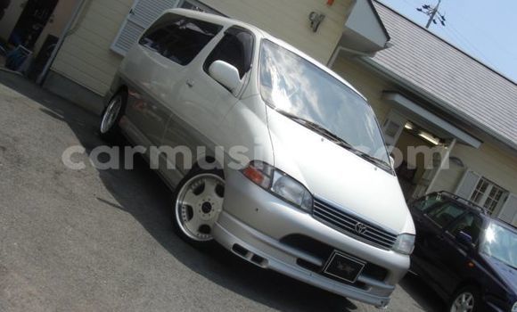 Tenga Tsaru Toyota Granvia Chena Mota in Beitbridge in Matabeleland South Tenga Tsaru Toyota Granvia Chena Mota in Beitbridge in Matabeleland South