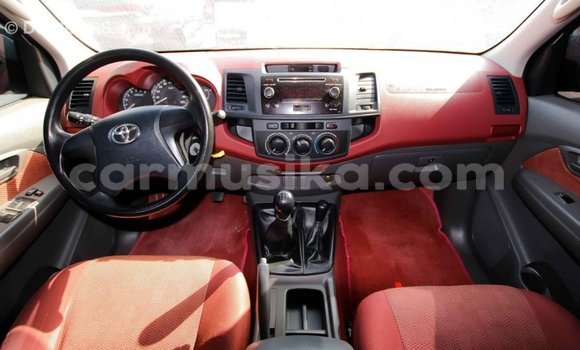 Acheter Import Voiture Toyota Hilux Rouge à Import - Dubai, Harare Acheter Import Voiture Toyota Hilux Rouge à Import - Dubai, Harare
