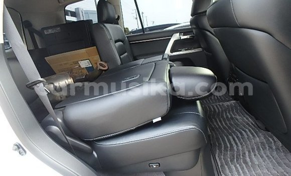 Acheter Occasion Voiture Toyota Land Cruiser Blanc à Beitbridge, Matabeleland South Acheter Occasion Voiture Toyota Land Cruiser Blanc à Beitbridge, Matabeleland South