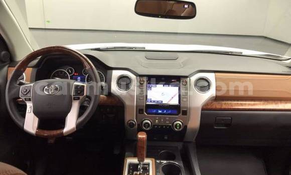 Acheter Occasion Voiture Toyota Tundra Blanc à Beitbridge, Matabeleland South Acheter Occasion Voiture Toyota Tundra Blanc à Beitbridge, Matabeleland South