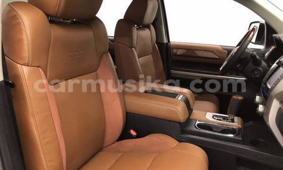 Acheter Occasion Voiture Toyota Tundra Blanc à Beitbridge, Matabeleland South Acheter Occasion Voiture Toyota Tundra Blanc à Beitbridge, Matabeleland South