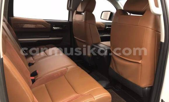 Acheter Occasion Voiture Toyota Tundra Blanc à Beitbridge, Matabeleland South Acheter Occasion Voiture Toyota Tundra Blanc à Beitbridge, Matabeleland South