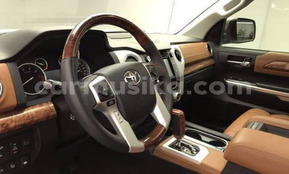 Acheter Occasion Voiture Toyota Tundra Blanc à Beitbridge, Matabeleland South Acheter Occasion Voiture Toyota Tundra Blanc à Beitbridge, Matabeleland South