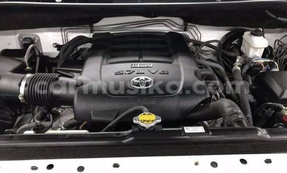 Acheter Occasion Voiture Toyota Tundra Blanc à Beitbridge, Matabeleland South Acheter Occasion Voiture Toyota Tundra Blanc à Beitbridge, Matabeleland South