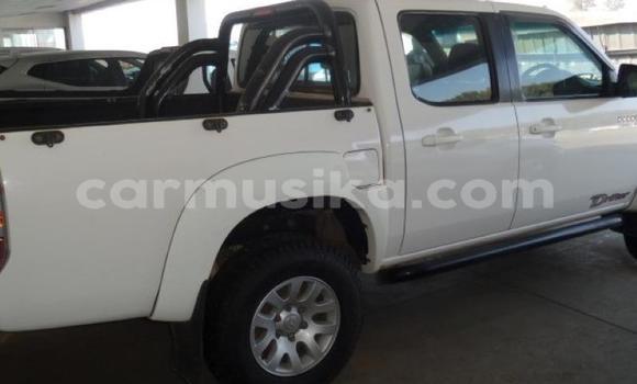 Acheter Occasion Voiture Mazda BT-50 Blanc à Beitbridge, Matabeleland South Acheter Occasion Voiture Mazda BT-50 Blanc à Beitbridge, Matabeleland South